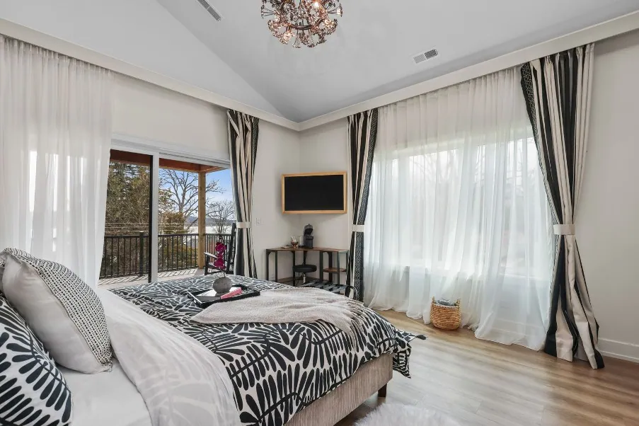 Bedroom with balcony access
